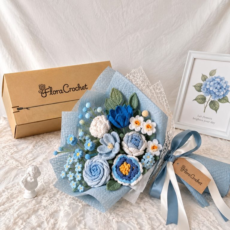Ocean Breeze – Crochet Blue Flower Bouquet porté